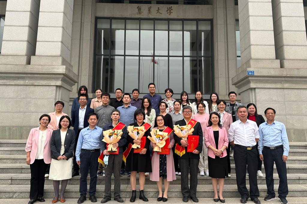 荣休3.jpg 荣休3.jpg